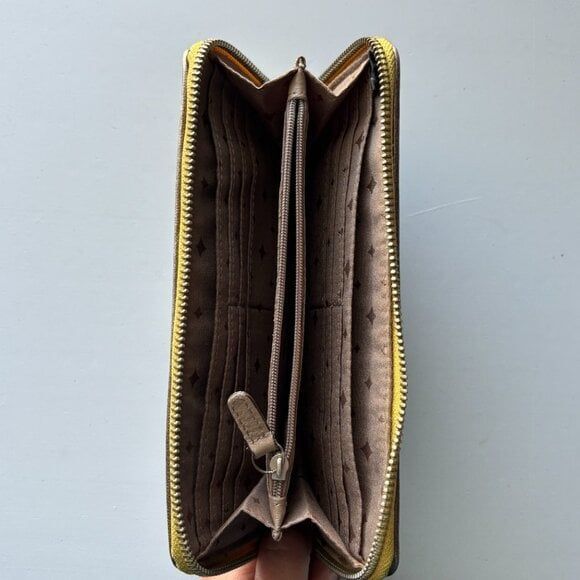 Fossil Vintage Embossed Leather Full-Zip Long Wallet w/Key Zipper Pull - Picture 3 of 3